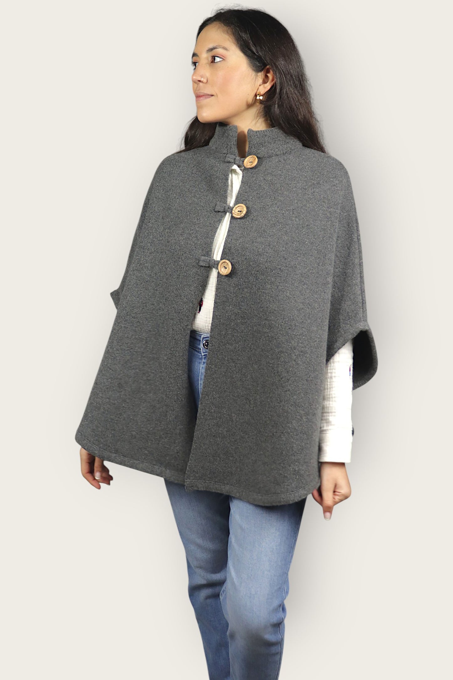 Poncho Botões de Madeira
