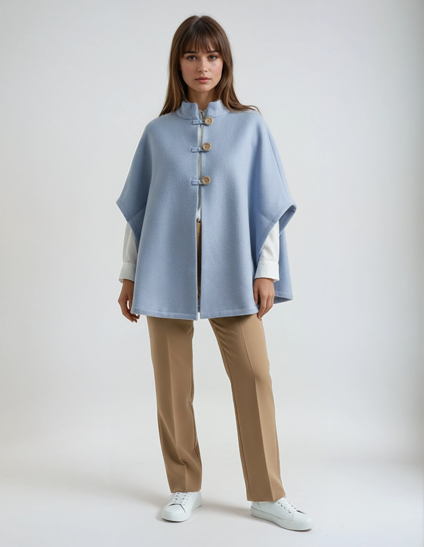 Baby blue wool poncho. Soft lambswool for women with wooden buttons, essential for a casual style