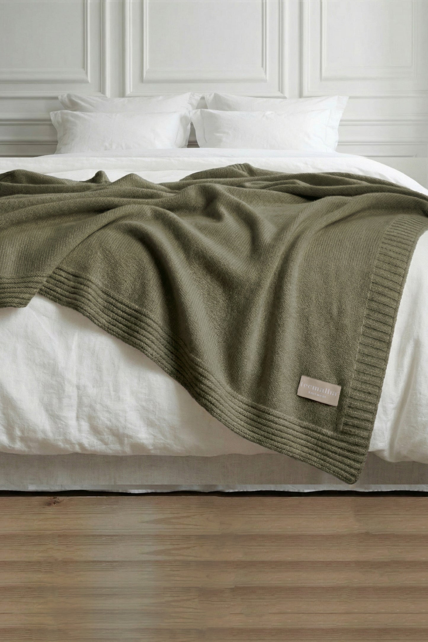 Tecmalha oilve green lambswool blanket featuring a plain knit pattern and a ribbed border. Made in Portugal