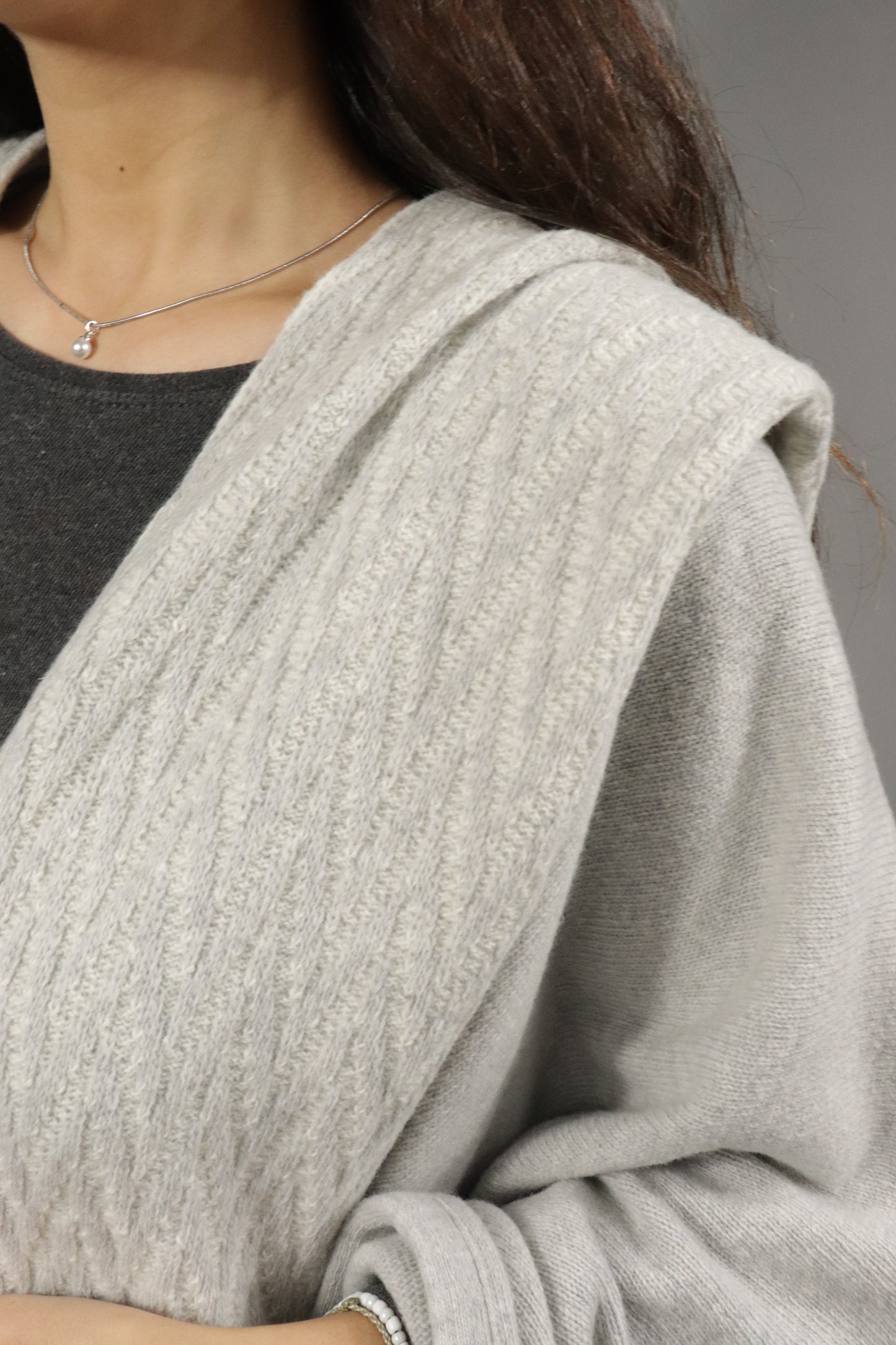 Light grey lambswool cape with classic herringbone pattern. Wool outerwear, sophisticated and made in Portugal