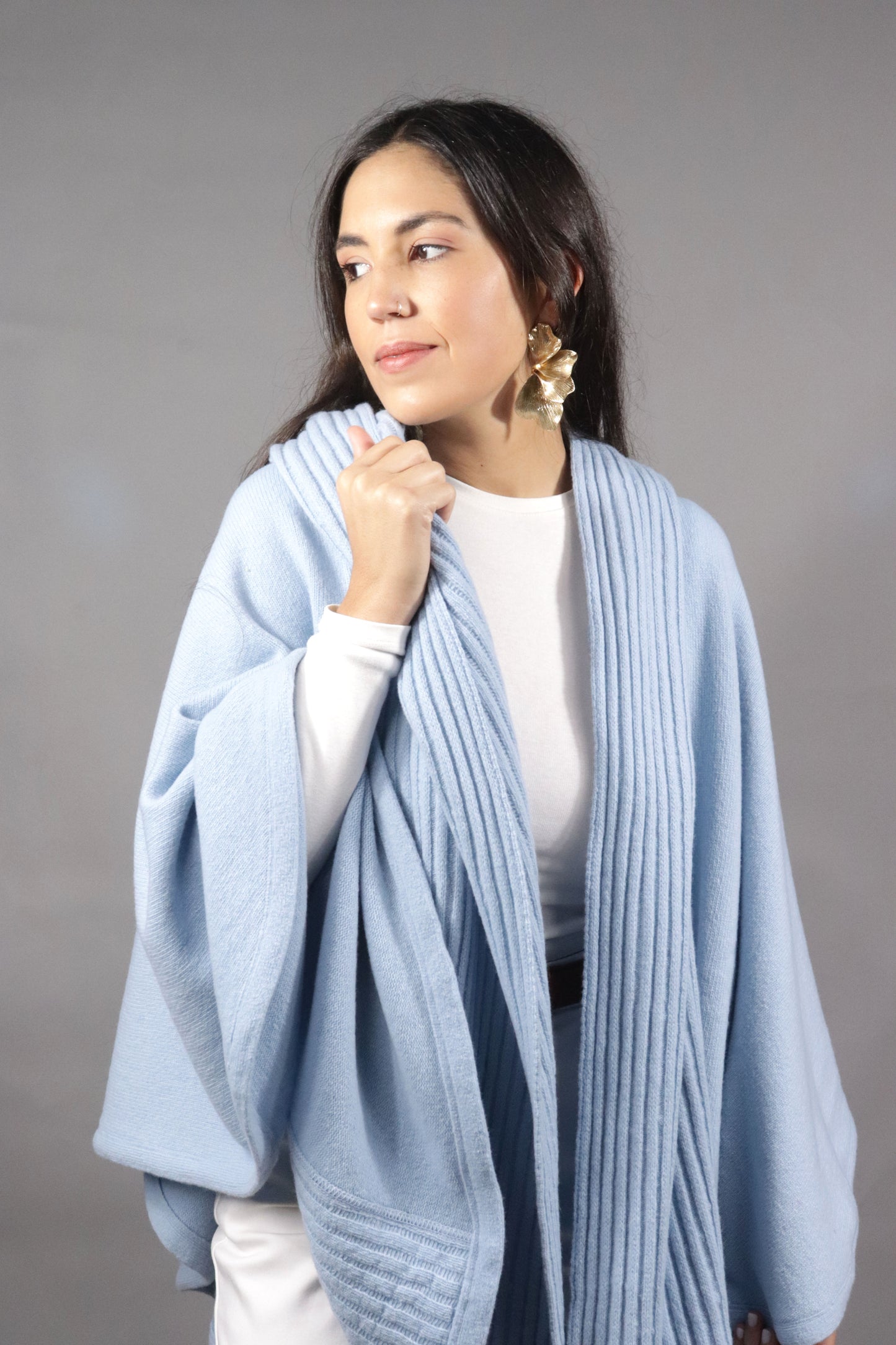 Baby blue wool cape with ribbed pattern. Heavy lambswool outer garment with hood, for sophisticated style