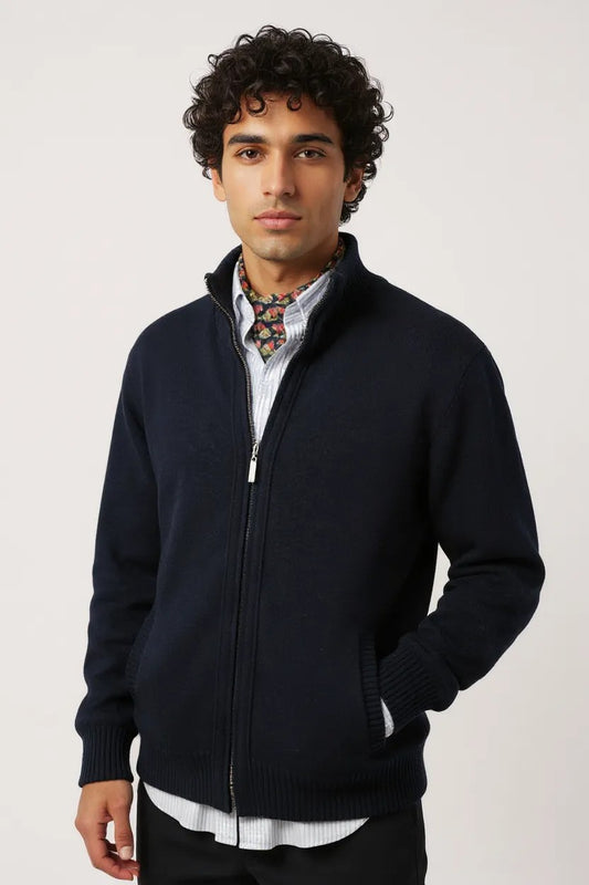 Men's wool full-zip cardigan jacket in navy blue. Soft lambswool knit with front pockets