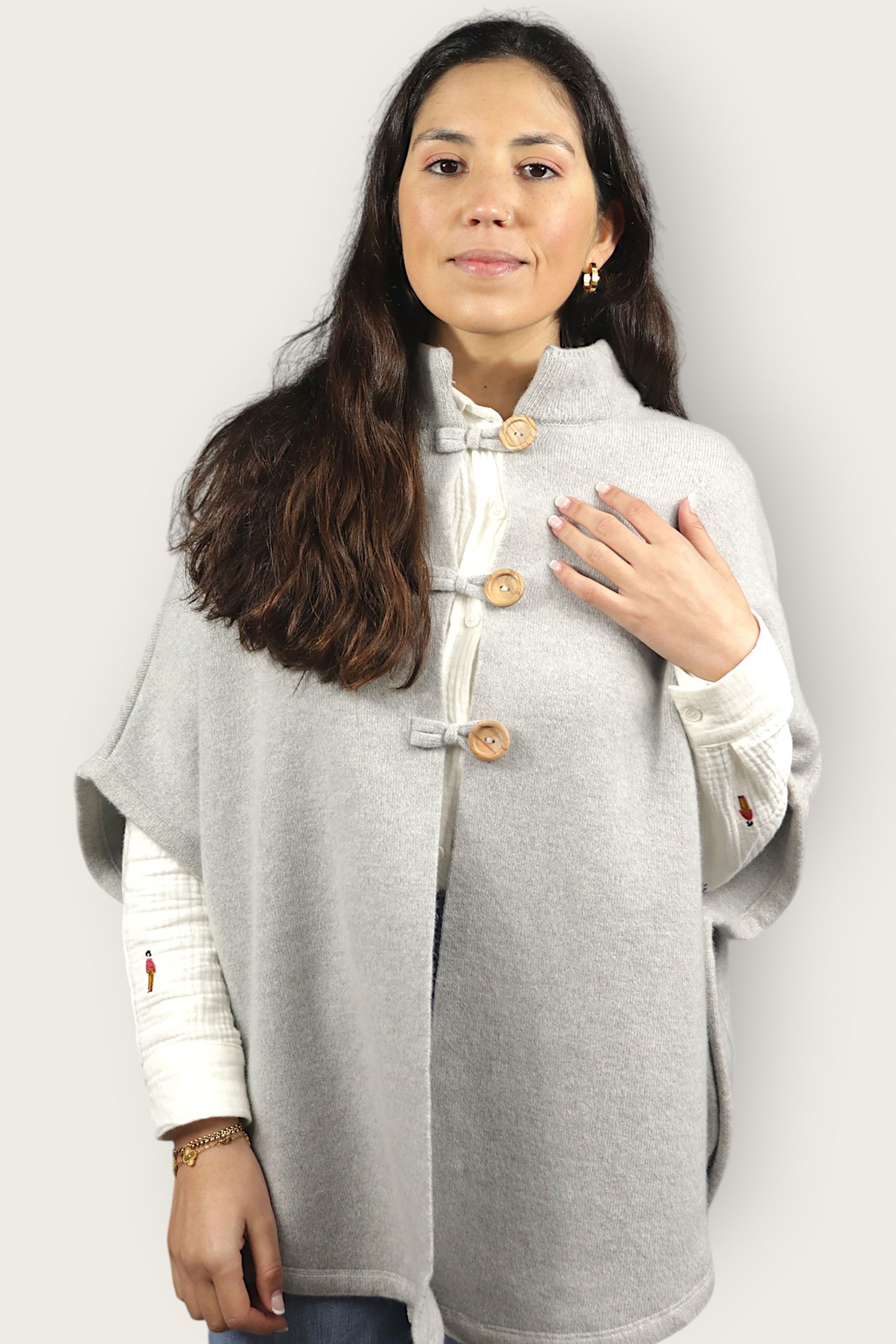 Poncho Botões de Madeira