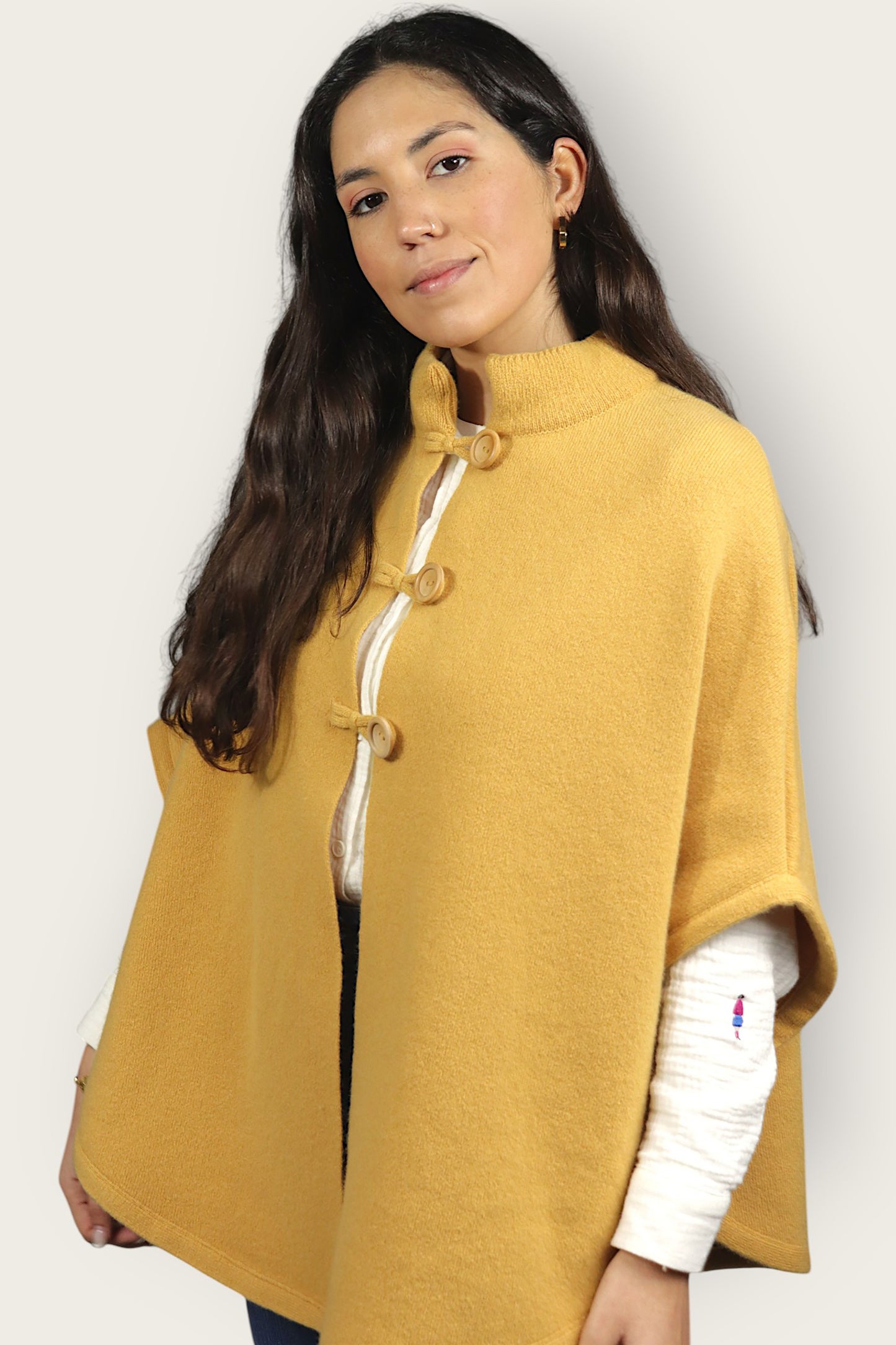 Poncho Botões de Madeira