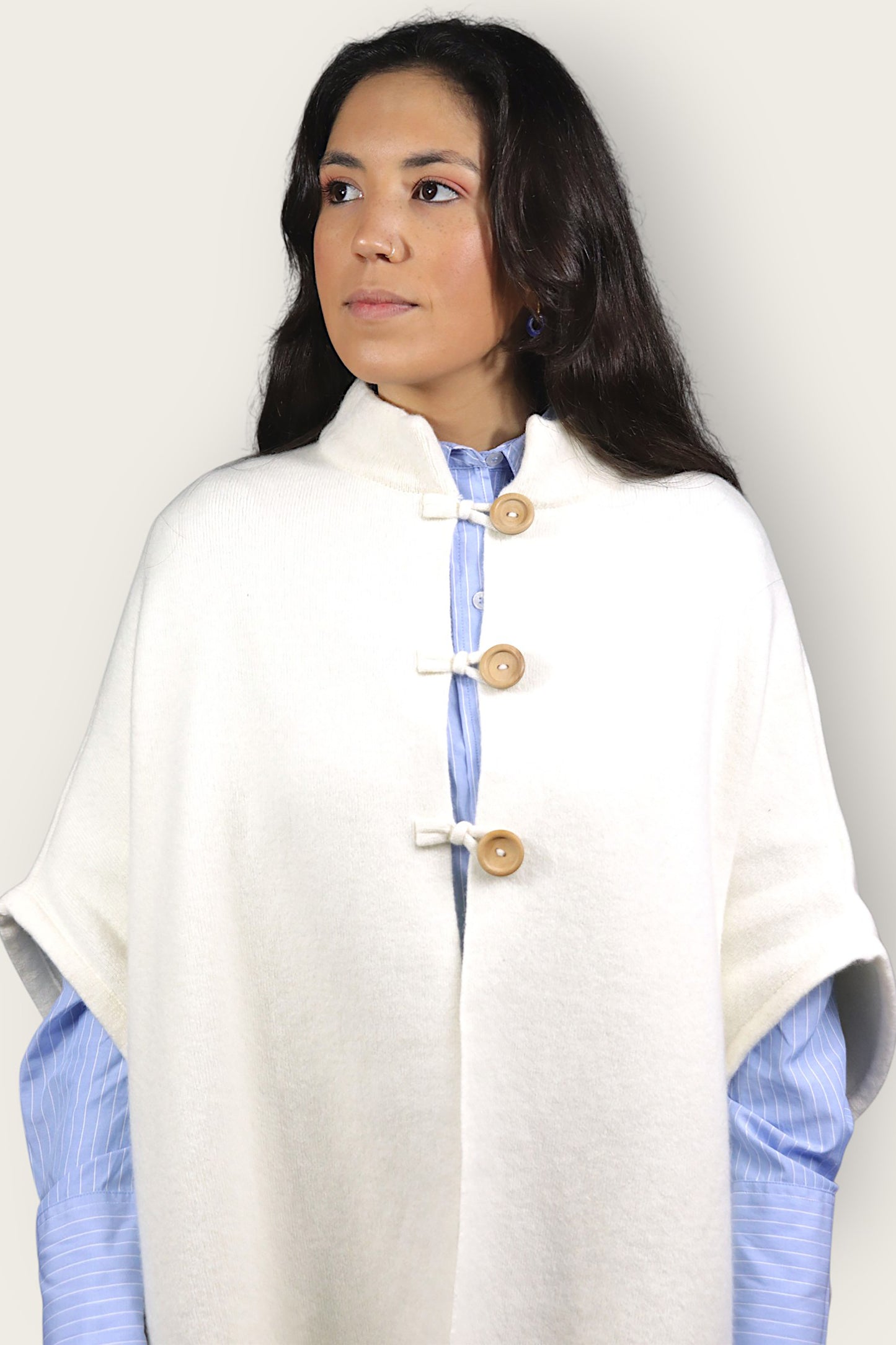 Poncho Botões de Madeira