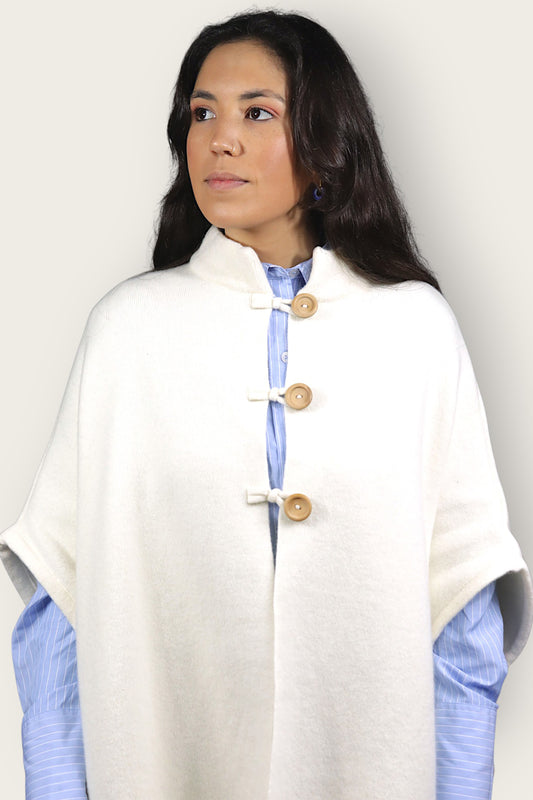 Poncho Botões de Madeira