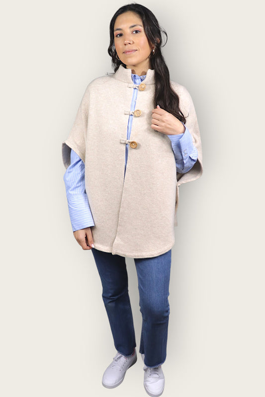 Poncho Botões de Madeira