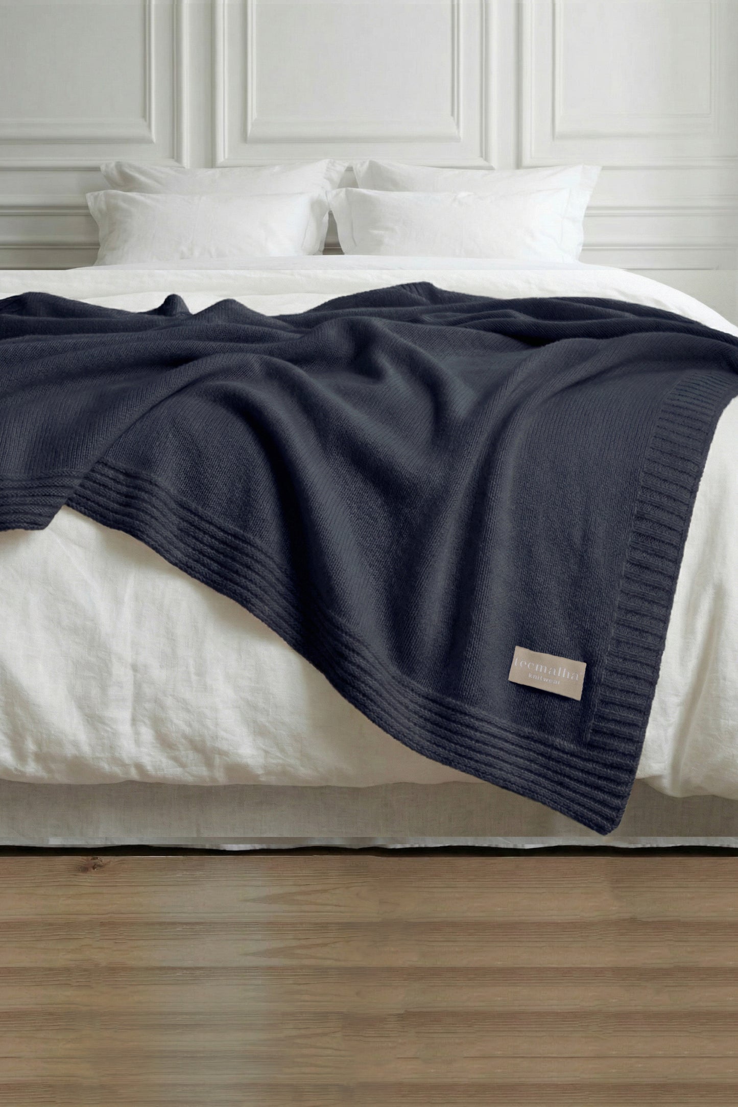 Tecmalha navy blue lambswool blanket featuring a plain knit pattern and a ribbed border. Made in Portugal
