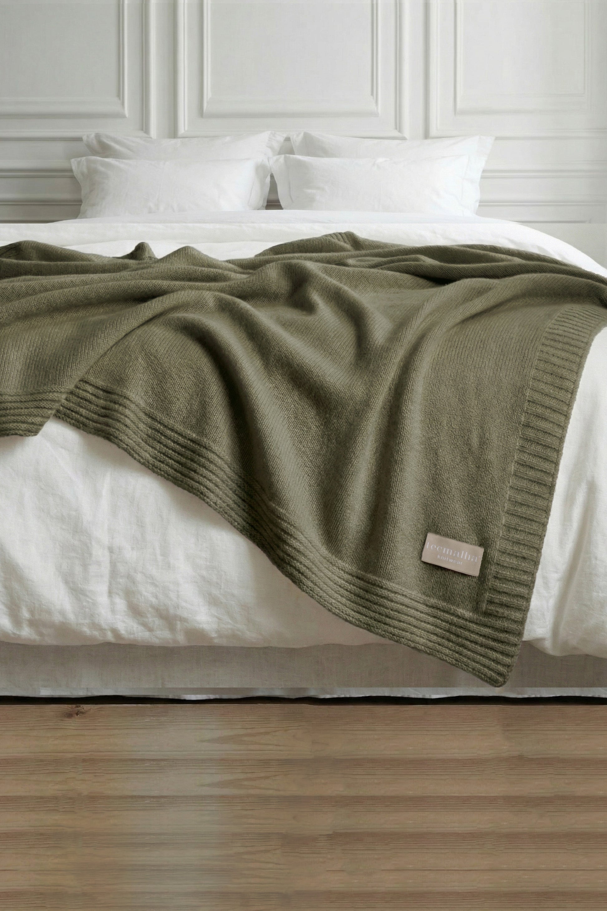 Tecmalha oilve green lambswool blanket featuring a plain knit pattern and a ribbed border. Made in Portugal