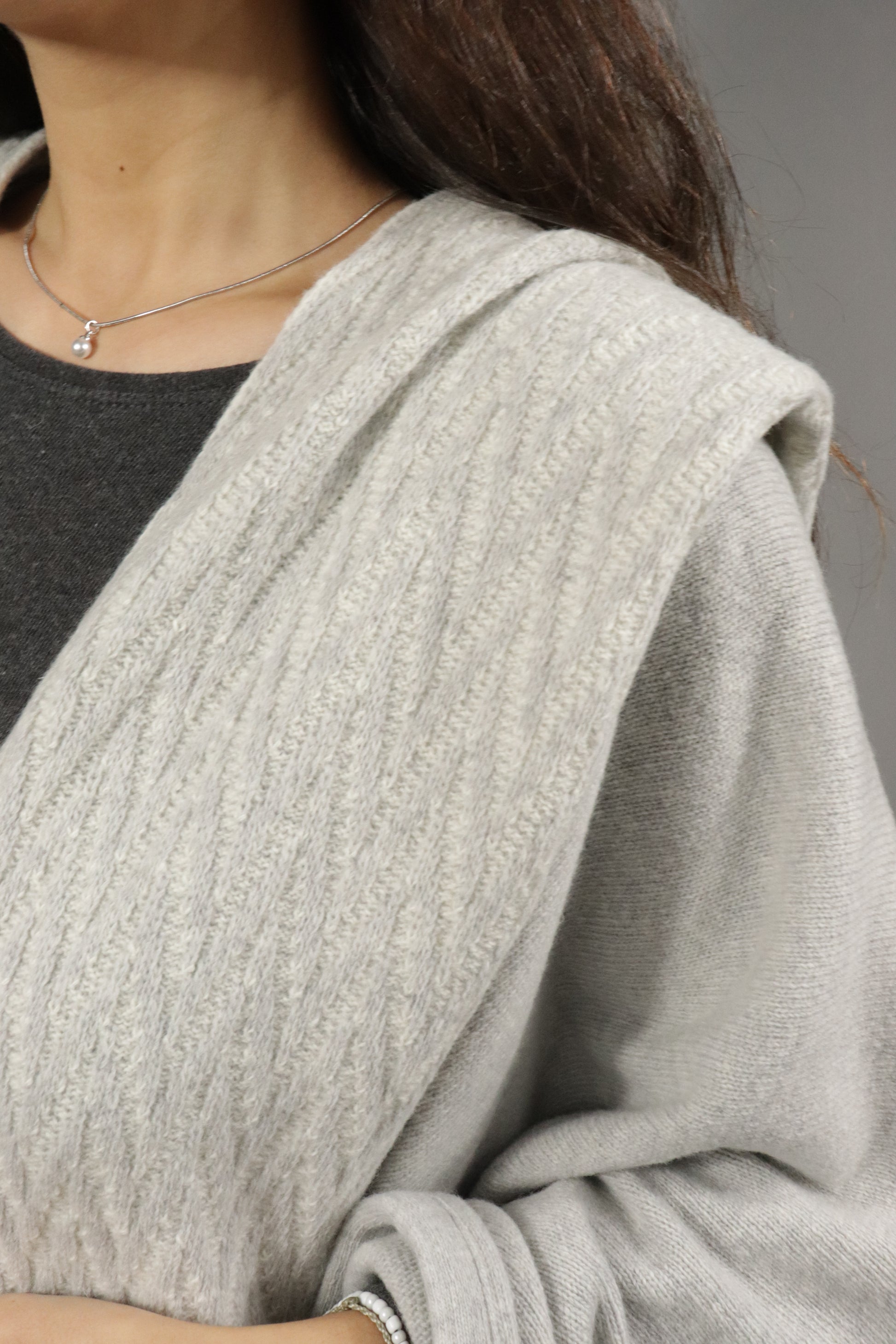 Light grey lambswool cape with classic herringbone pattern. Wool outerwear, sophisticated and made in Portugal
