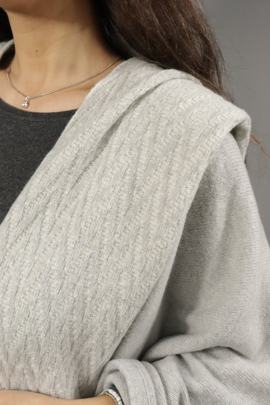 Light grey lambswool cape with classic herringbone pattern. Wool outerwear, sophisticated and made in Portugal